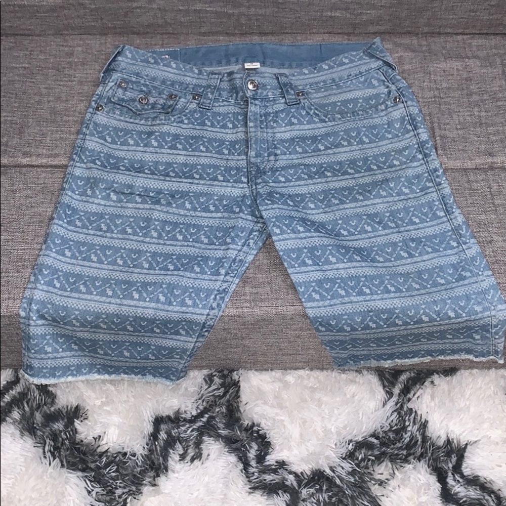 True religion shorts size 33 (Ikat print)